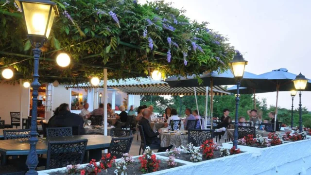 Restaurant Aux Tauzins Montfort-en-Chalosse Terrasse Ombragee